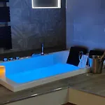 La Bulle Romantique, Avec Jacuzzi Privatif דירה *