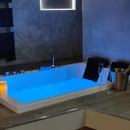La Bulle Romantique, Avec Jacuzzi Privatif Апартаменты *